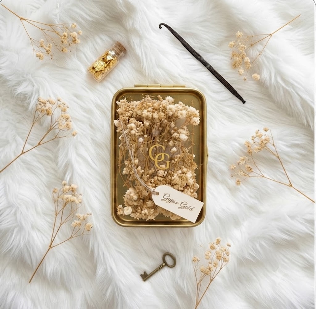 Golden Dried Baby's Breath Flowers – Decorative Floral Stems for Cake Decorating, Bouquets & DIY Crafts