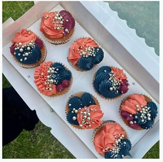 8 Cupcakes Transparent Lid Box